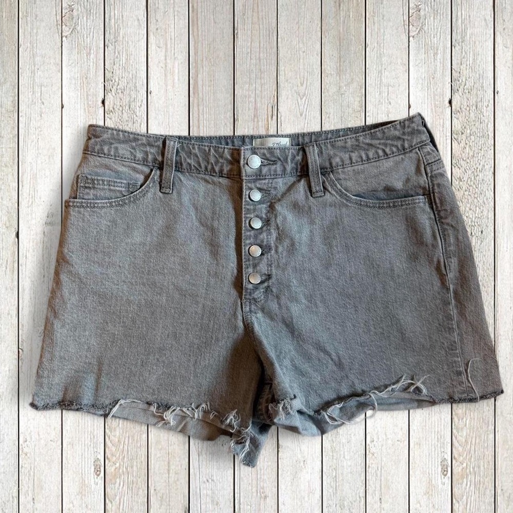Universal Thread Vintage Midi Gray Denim Shorts Women's‎ Size 12/31R